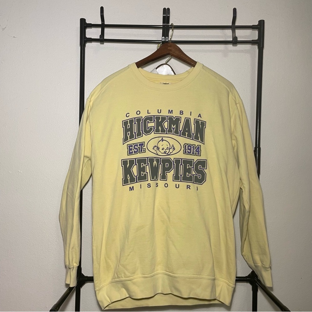 Comfort Colors Men's Crewneck Sweatshirt in Butter Yellow